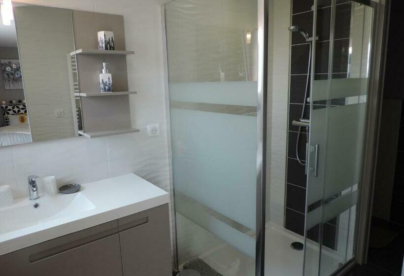 غرفة قياسية مزوَّدة بتراس, Chambres D'hotes La Maison Neuve