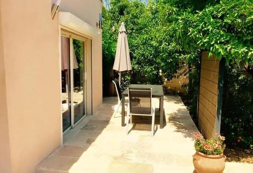 اتاق سوپریور, Domaine De L'aufrene