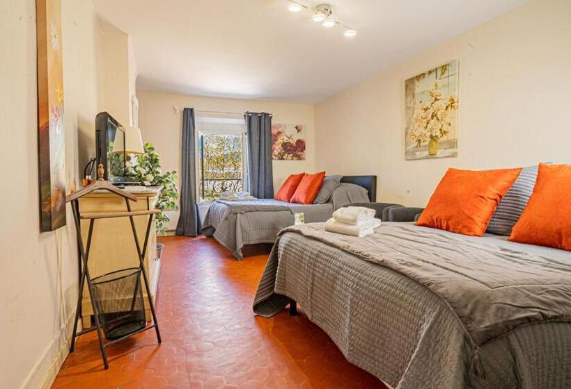 家庭间, Domaine De L'aufrene