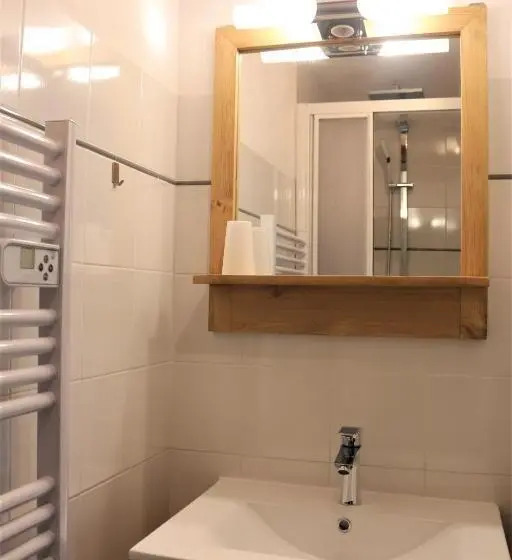 Standard Neljän Hengen Huone, La Jarbelle   Gîte Et Spa