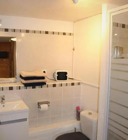 Perhestudio, La Jarbelle   Gîte Et Spa