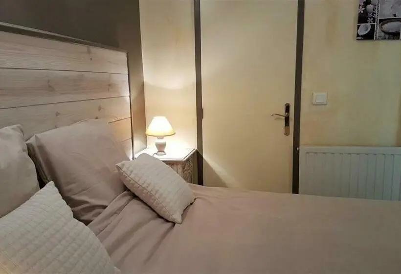 Standard Neljän Hengen Huone, La Jarbelle   Gîte Et Spa