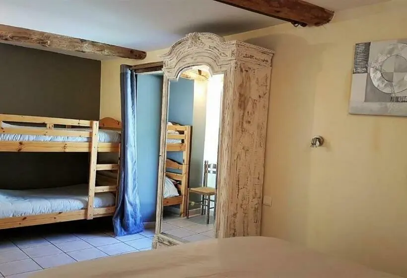 Standard Neljän Hengen Huone, La Jarbelle   Gîte Et Spa