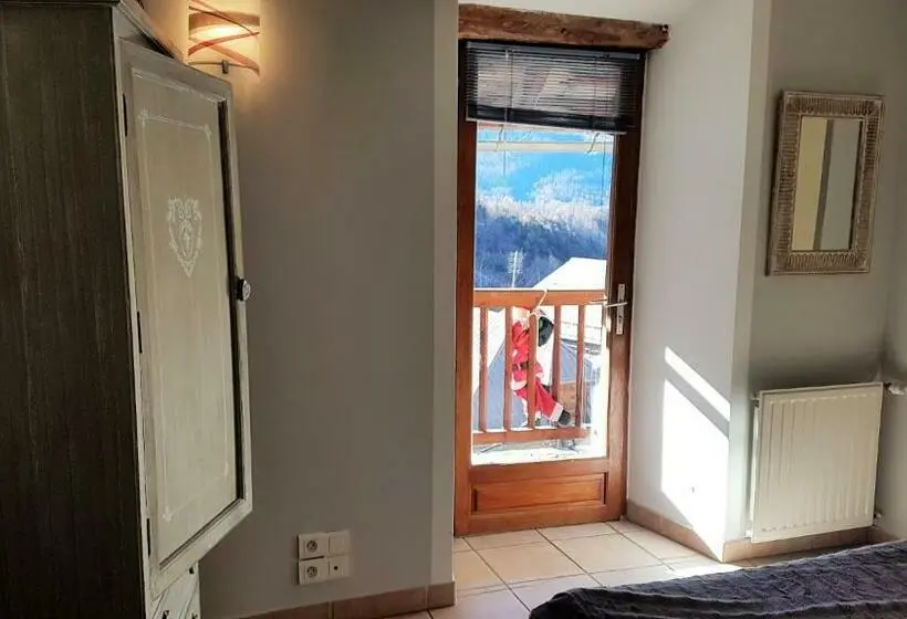 Standard-huone Vuoristonäkymä, La Jarbelle   Gîte Et Spa