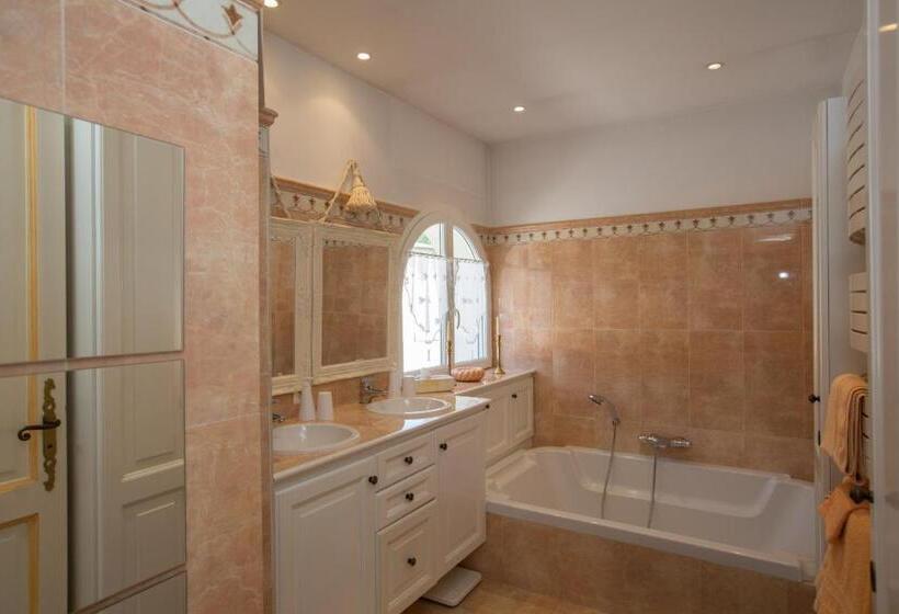 إستوديو قياسى, La Tarentane