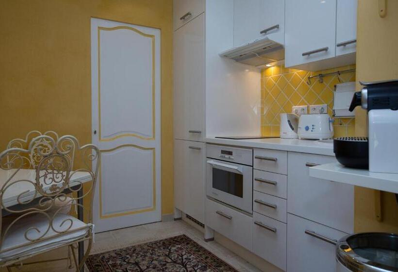 إستوديو قياسى, La Tarentane