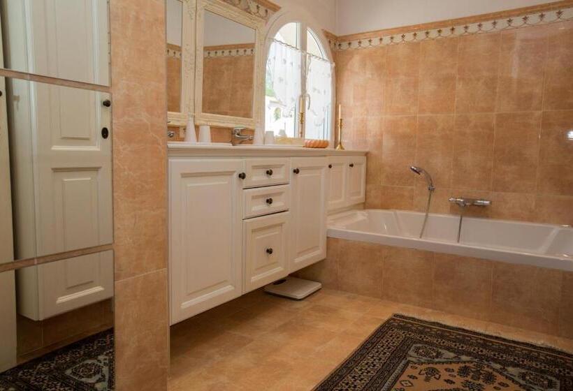 إستوديو قياسى, La Tarentane