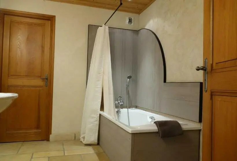 スタンダード４人部屋, La Vallombreuse