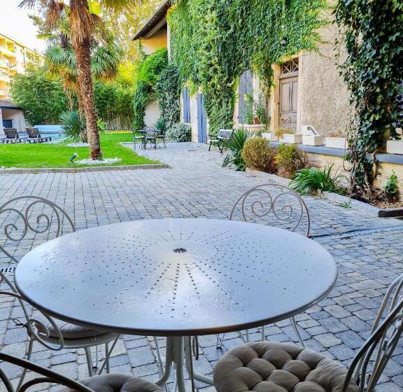 إستوديو قياسى مطلّ علي الحديقة, Lyon Faubourg   Saint Priest