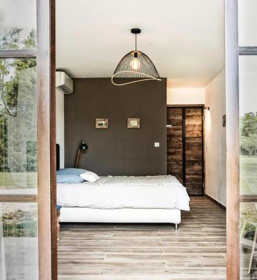 Номер Стандарт Вид на Сад, Mas De Bouvet En Camargue