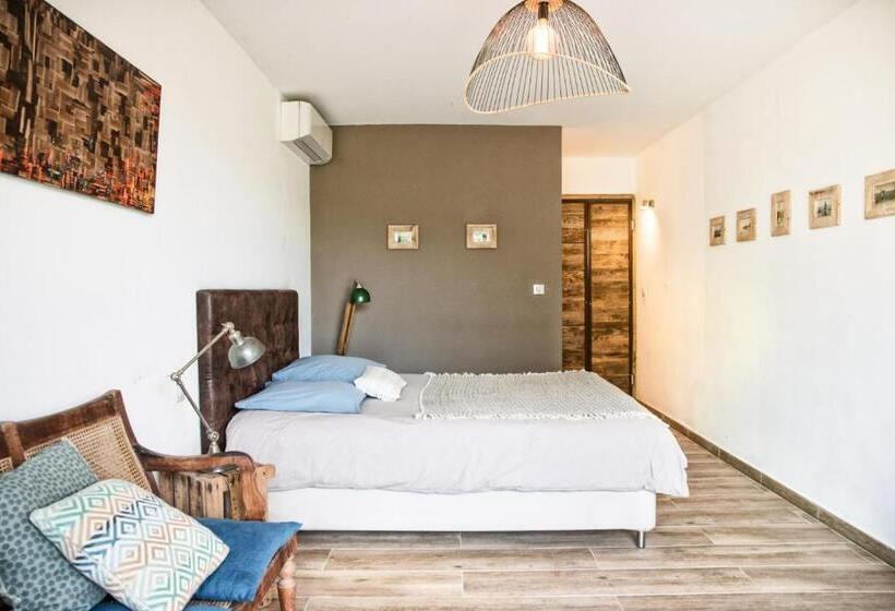 Номер Стандарт Вид на Сад, Mas De Bouvet En Camargue