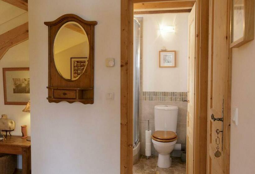 اتاق عادی, The Guest House