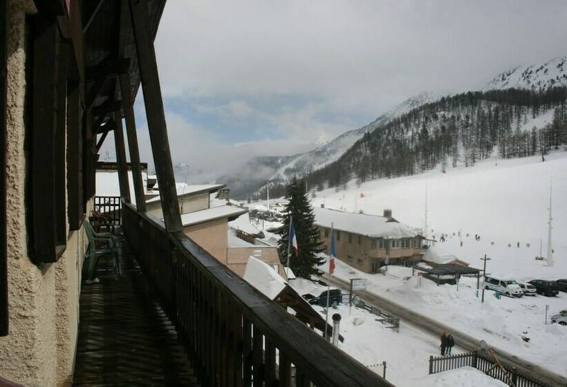 اتاق راحتی سه تخته, Chalet Hôtel La Rafale