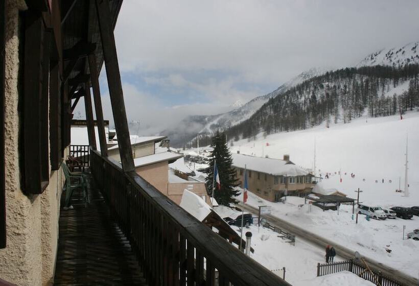اتاق راحتی سه تخته, Chalet Hôtel La Rafale