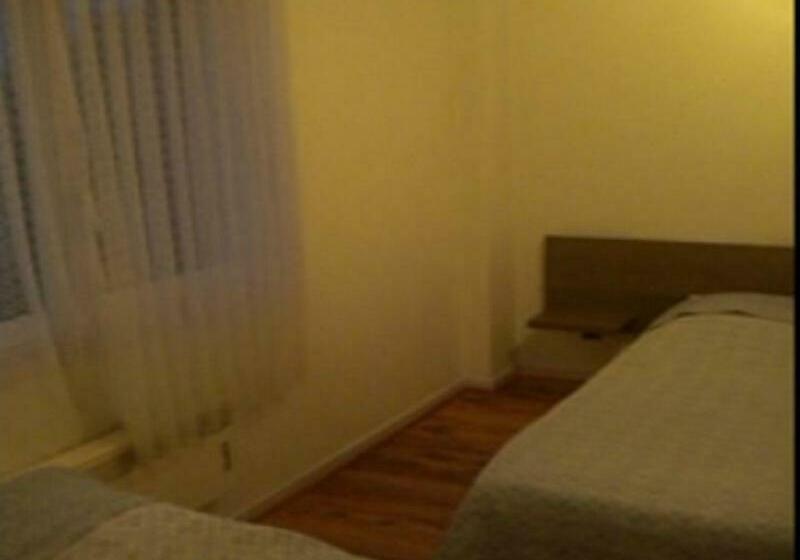 غرفة قياسية ثلاثية, Hôtel Du Ladhof