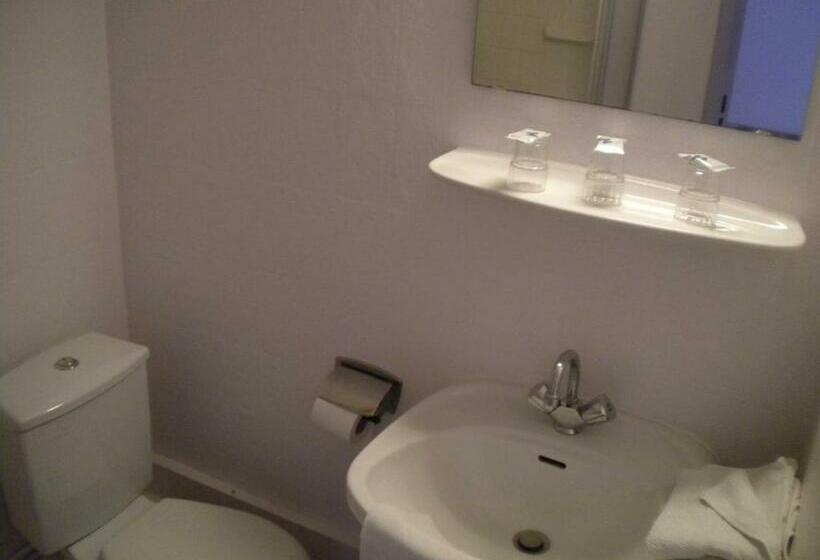 غرفة قياسية ثلاثية, Hôtel Du Ladhof