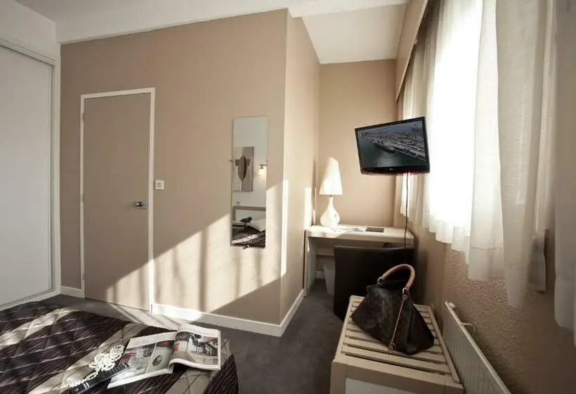 Standard Yhden Hengen Huone, Hôtel Karène