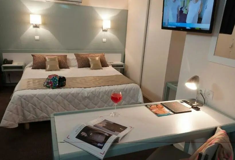 Standard Kolmen Hengen Huone, Hôtel Karène