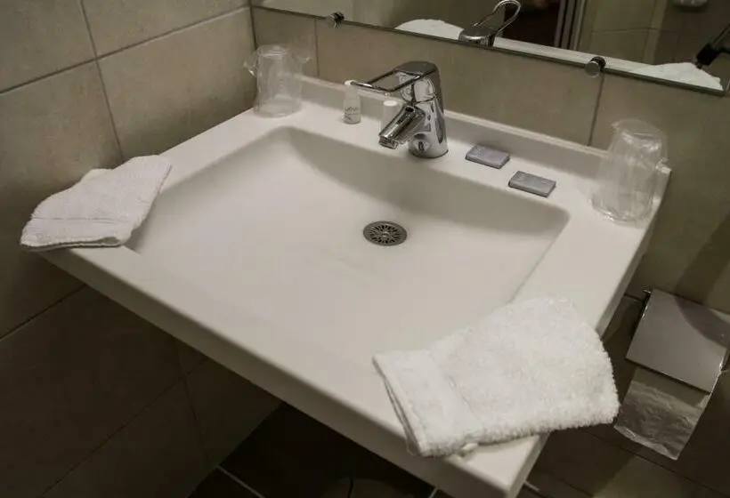 Standard-invahuone, Hôtel Karène