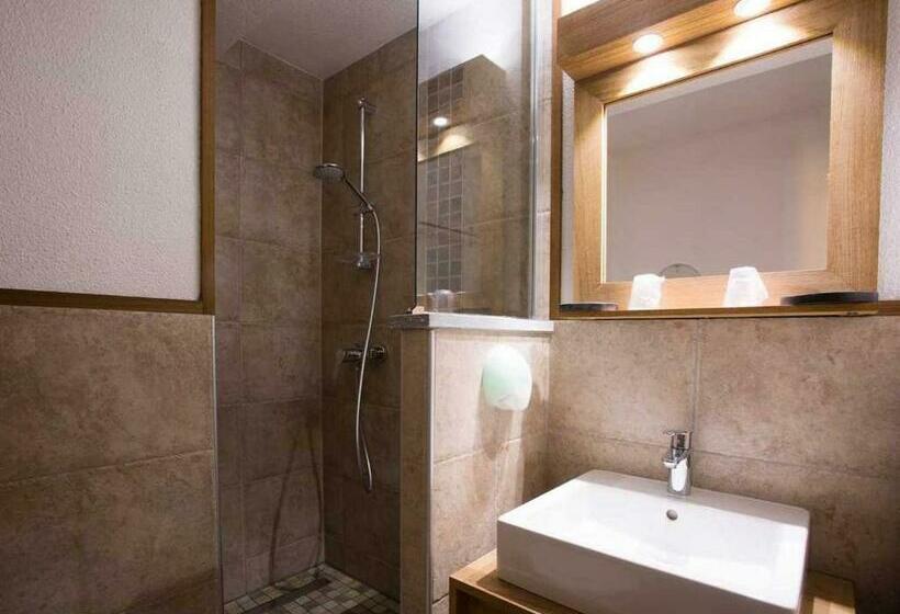 Номер Стандарт Трехместный, Hôtel L Echaillon