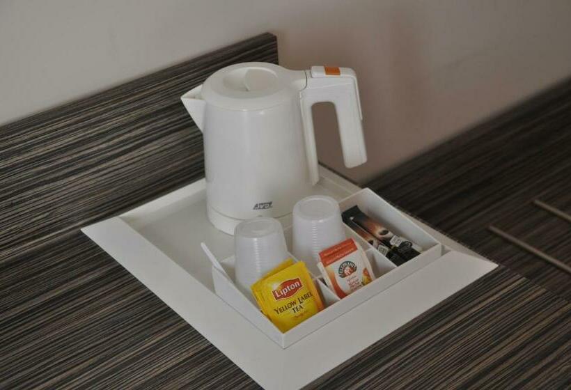 غرفة قياسية ثلاثية, Le Caiman