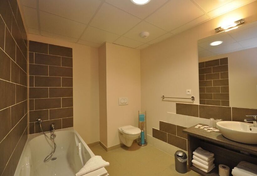 غرفة قياسية رباعية, Le Caiman