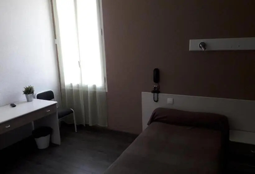 Pokój Standard, Le Terminus