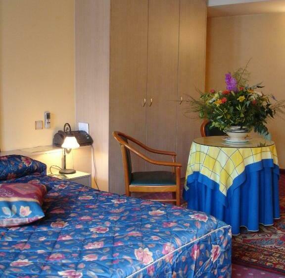 غرفة قياسية, Les Reflets Jaunes