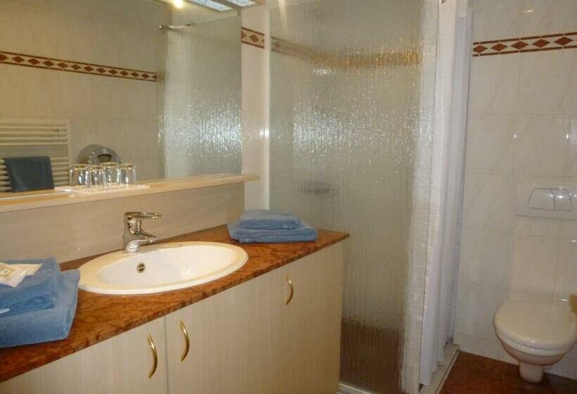 غرفة قياسية, Les Reflets Jaunes