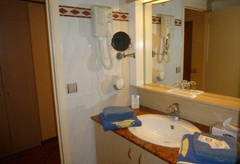 غرفة قياسية, Les Reflets Jaunes