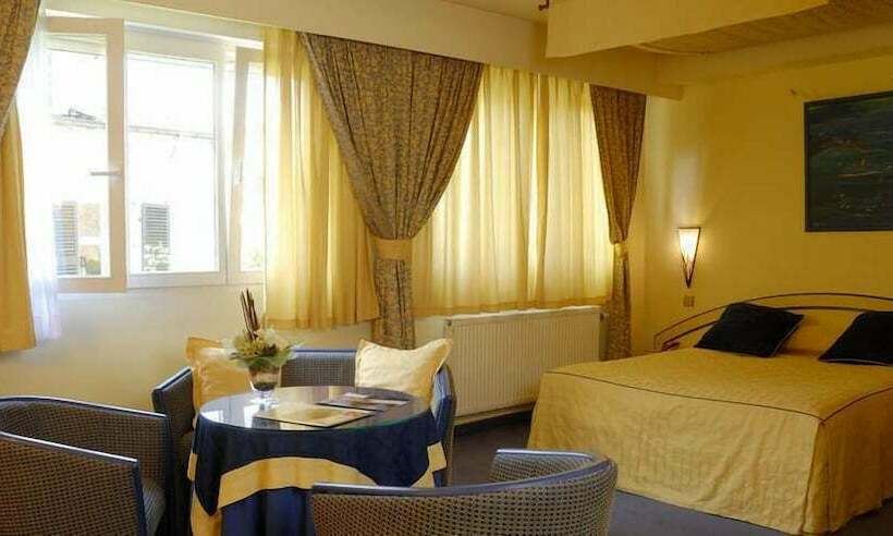 غرفة قياسية, Les Reflets Jaunes