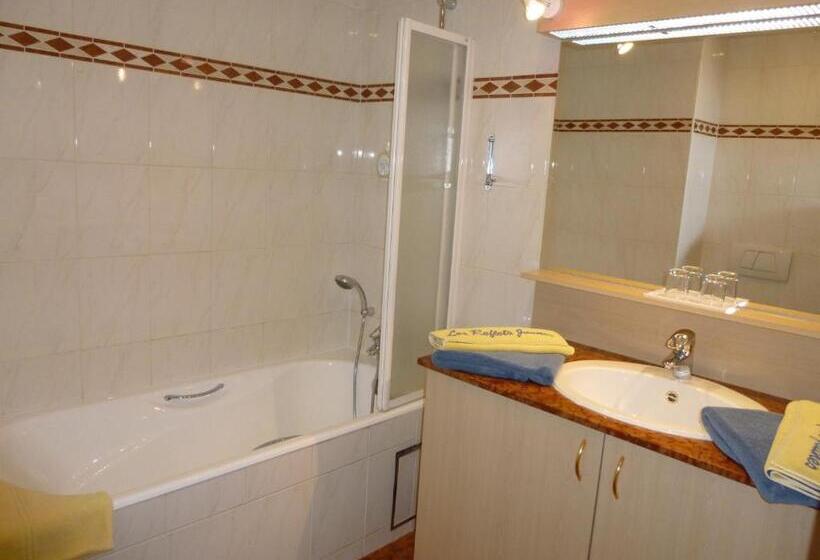 Family Suite, Les Reflets Jaunes