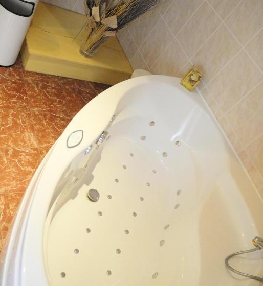 جناح إدارى, Les Reflets Jaunes