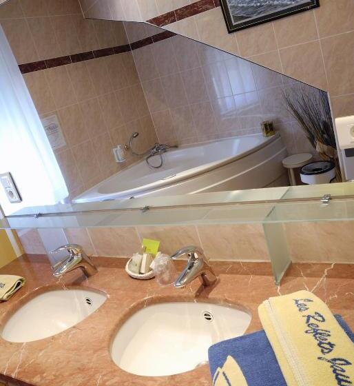 جناح إدارى, Les Reflets Jaunes