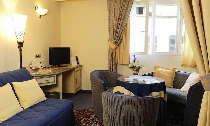 غرفة قياسية, Les Reflets Jaunes