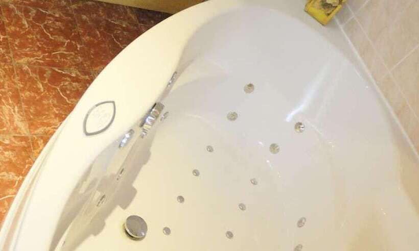 جناح إدارى, Les Reflets Jaunes