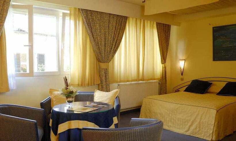 جناح إدارى, Les Reflets Jaunes