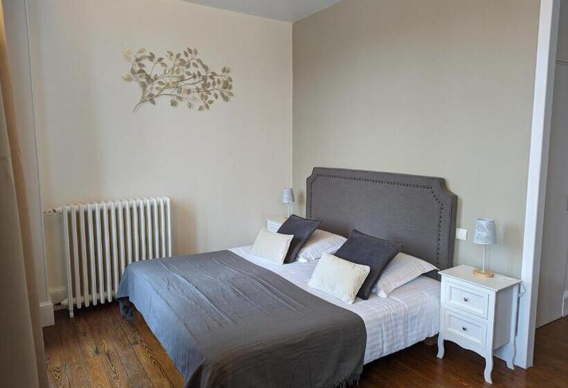 غرفة قياسية, Logis Hotel La Tourelle Du Beffroi