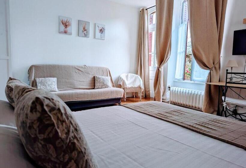 غرفة عائلية, Logis Hotel La Tourelle Du Beffroi