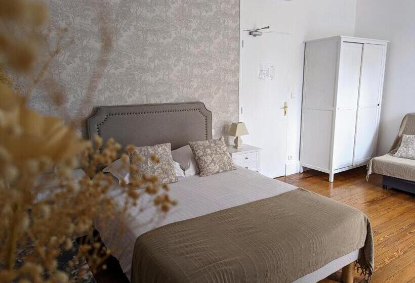 غرفة عائلية, Logis Hotel La Tourelle Du Beffroi