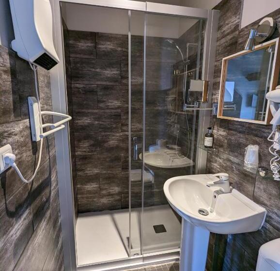 غرفة عائلية, Logis Hotel La Tourelle Du Beffroi