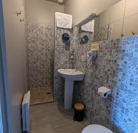 غرفة عائلية, Logis Hotel La Tourelle Du Beffroi