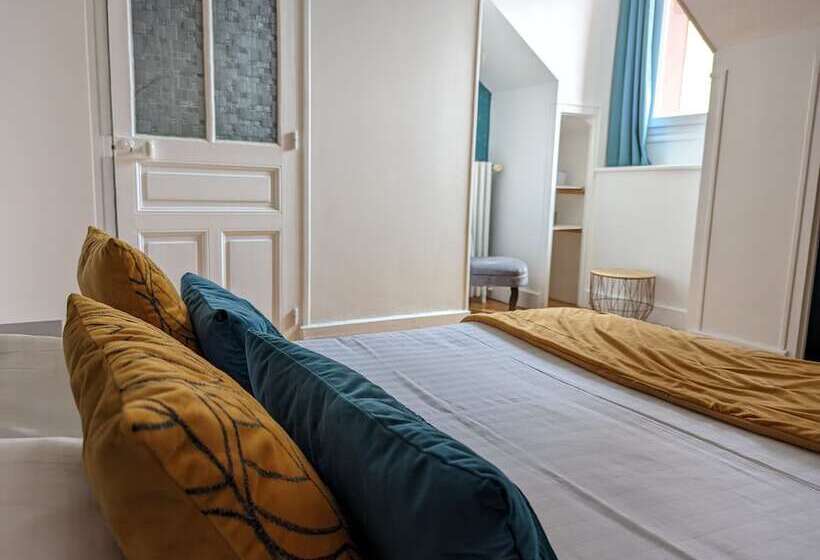 غرفة قياسية, Logis Hotel La Tourelle Du Beffroi