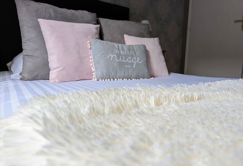 غرفة قياسية, Logis Hotel La Tourelle Du Beffroi