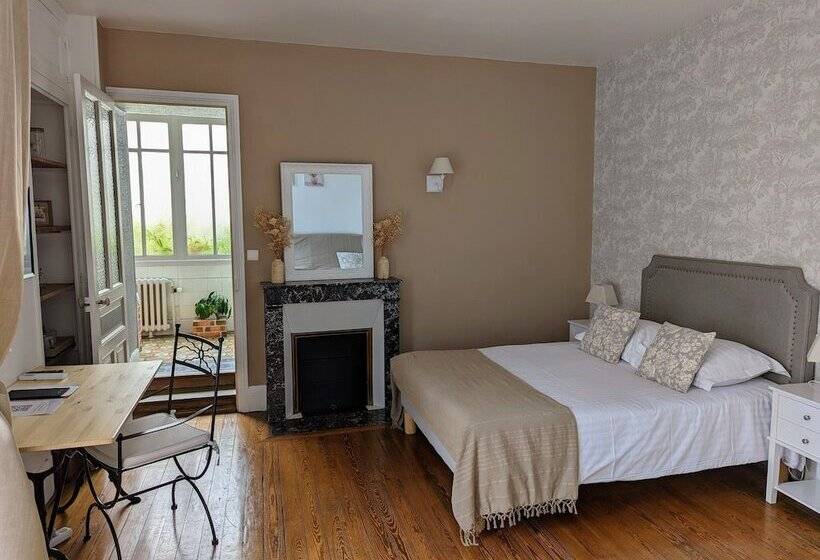 غرفة عائلية, Logis Hotel La Tourelle Du Beffroi