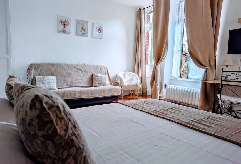 Семейный Номер, Logis Hotel La Tourelle Du Beffroi