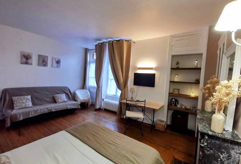 غرفة عائلية, Logis Hotel La Tourelle Du Beffroi