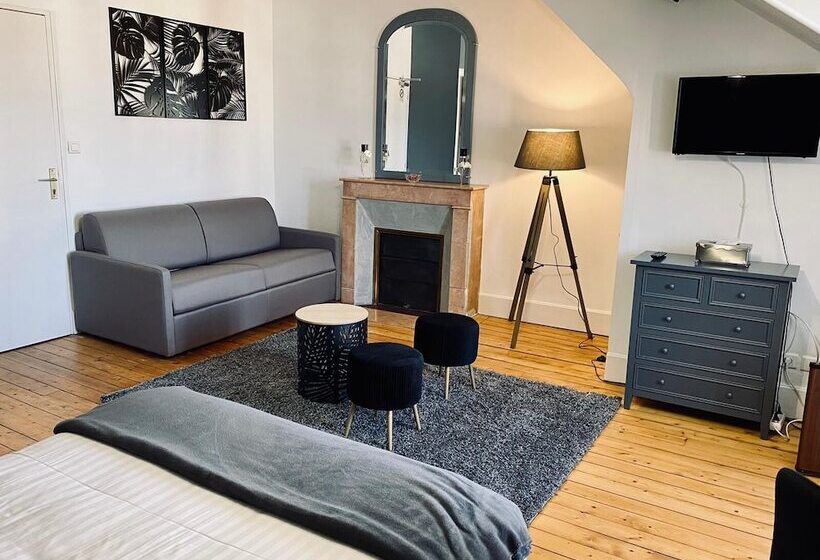 غرفة عائلية, Logis Hotel La Tourelle Du Beffroi