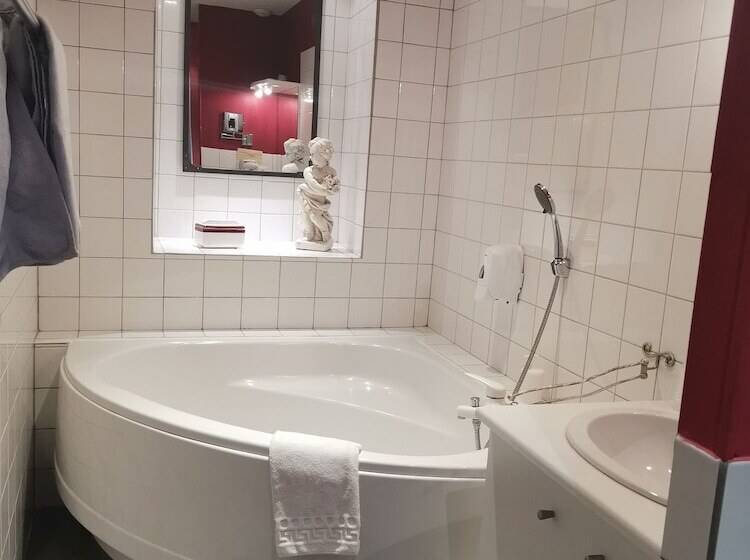 غرفة سوبيريور, Logis Hotel La Tourelle Du Beffroi