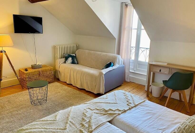 غرفة عائلية, Logis Hotel La Tourelle Du Beffroi